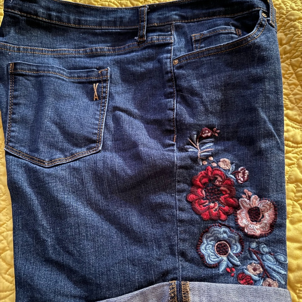 Shorts excellent used condition!  Beautiful design
